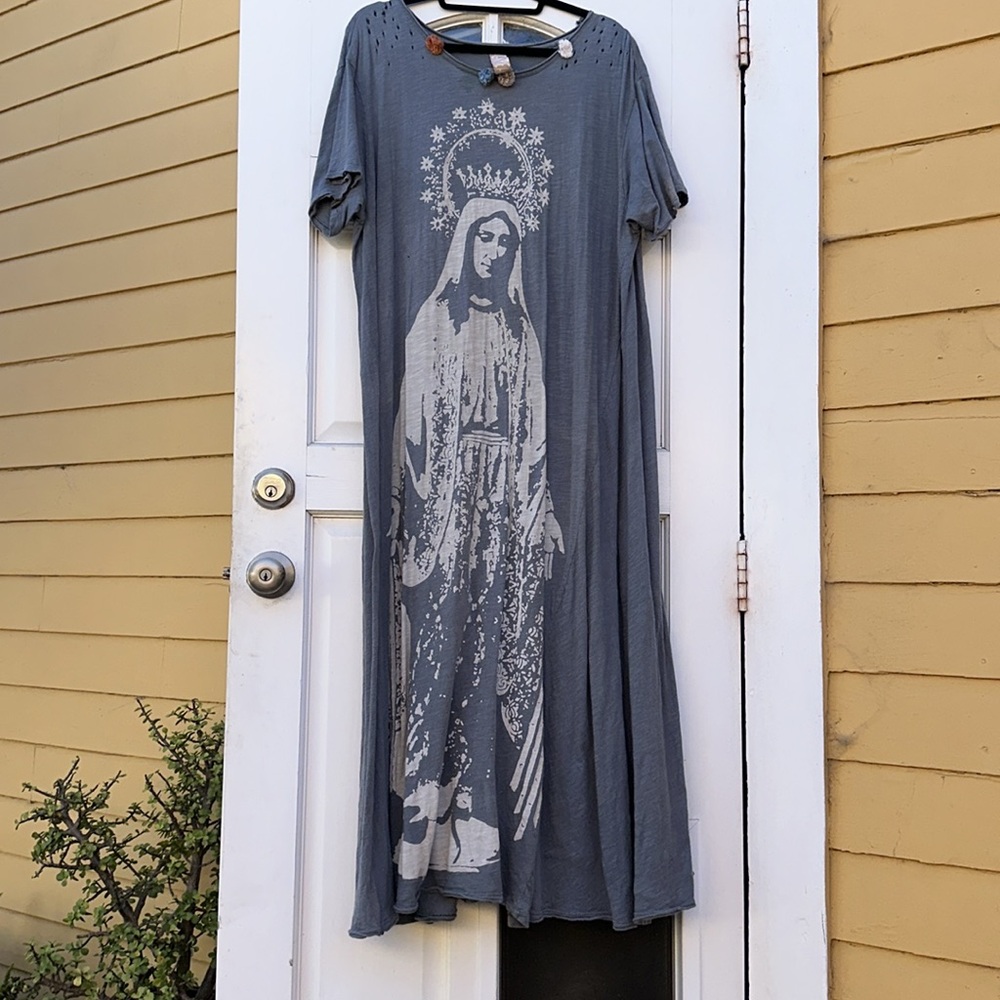 Magnolia, pearl mother Mary dress